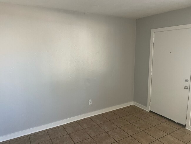 Building Photo - 215 Lovelace Dr