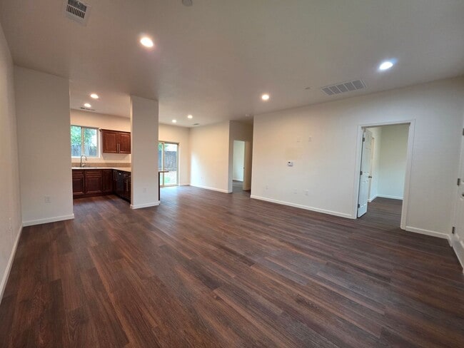 Building Photo - 2020 E Seeger Ave