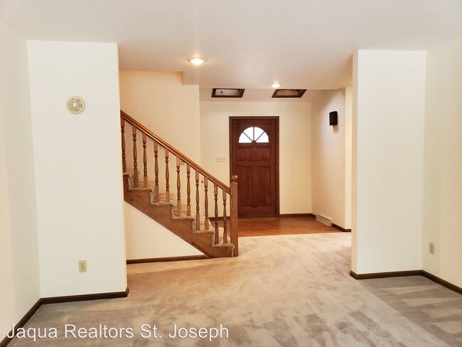 Building Photo - 3 br, 2.5 bath House - 60728 46th Avenue