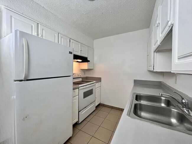 Foto del edificio - 2420 Delavan Ave