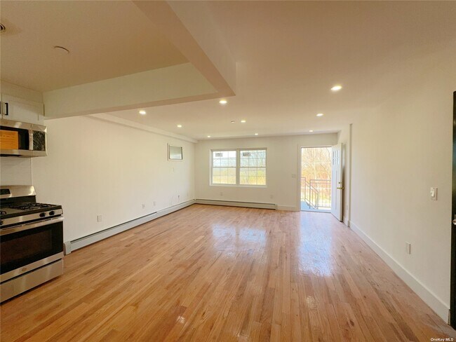 Building Photo - 7235 Hillmeyer Ave