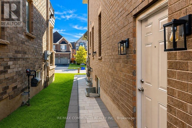 Building Photo - 8 Capstan Ct.