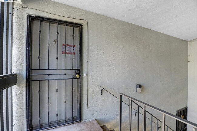 Building Photo - 3554 Pierson St