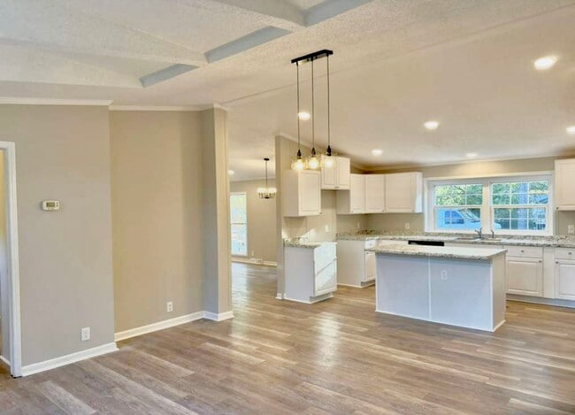 Foto del edificio - 379 Brookside Dr