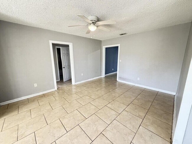 Foto del edificio - 1302 Josephine St