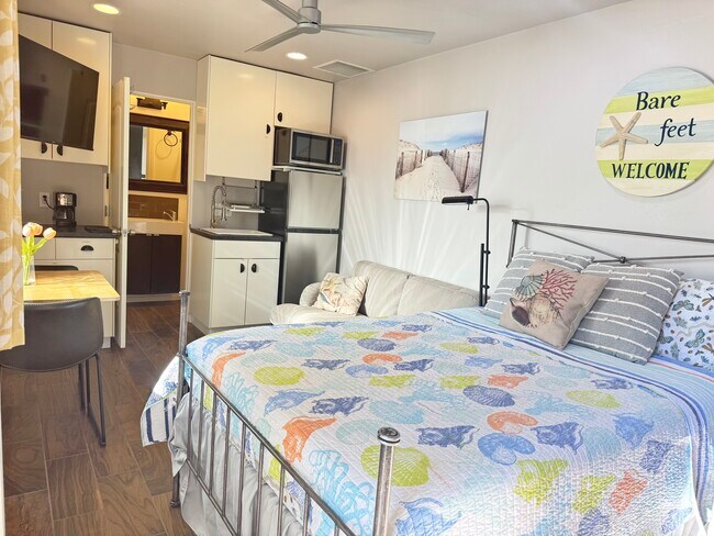 Building Photo - 313 S Rios Ave