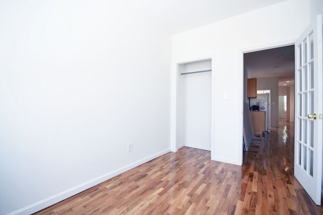 Foto del edificio - 67-09 Forest Ave