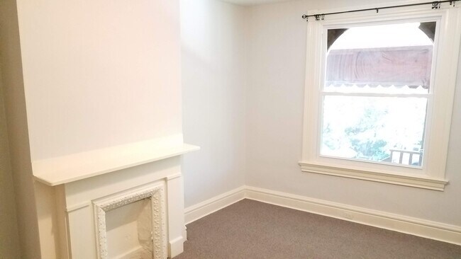 Dormitorio 1 - 309 Lawn St