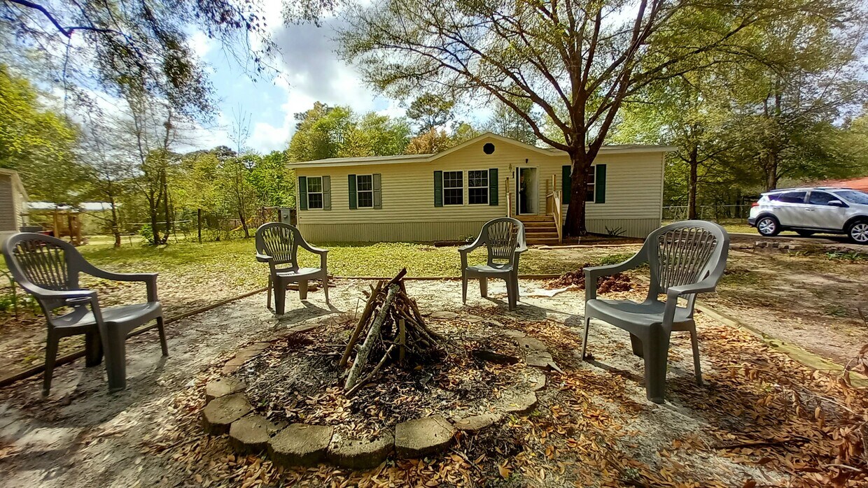 294 Kings Lake Blvd, Defuniak Springs, FL 32433 Apartments in