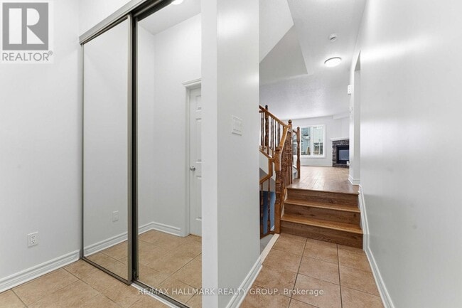 Building Photo - 123 Silvermoon Crescent