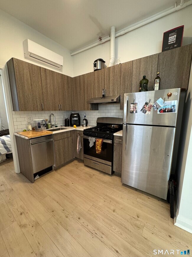 Building Photo - 19 Whitney Ave