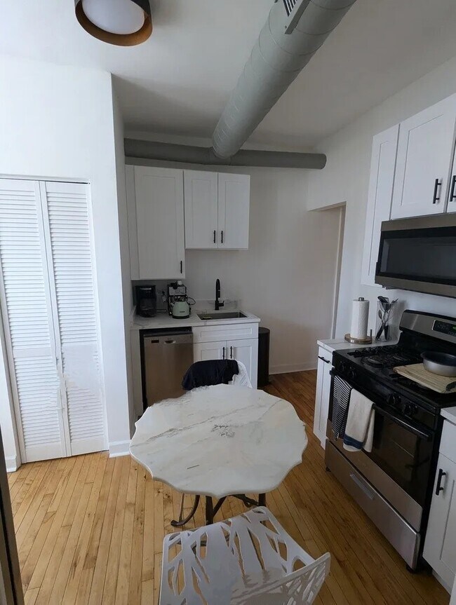 Foto del edificio - 1362 N Bosworth Ave