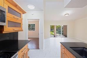 Foto del edificio - 2400 Centergate Dr