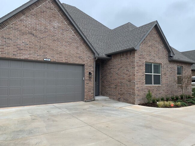 Building Photo - 3219 Enclave Pl