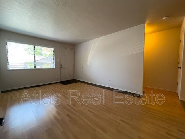 Foto del edificio - 494 E Chester Ln