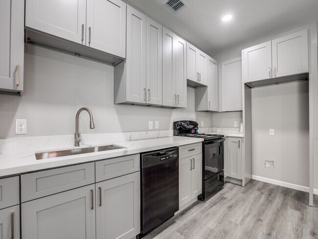 Building Photo - 2910 S Laredo St