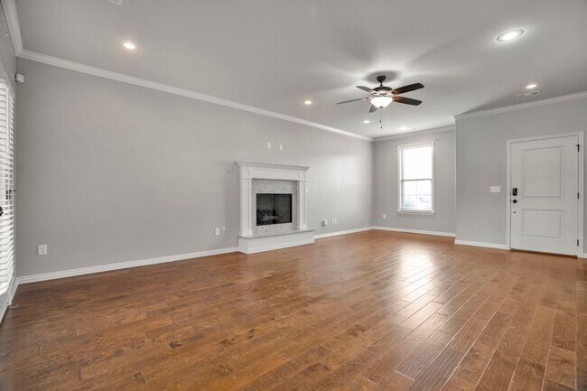 Foto del edificio - Very well maintained 4 Bed 3 Bath home in Great Location!