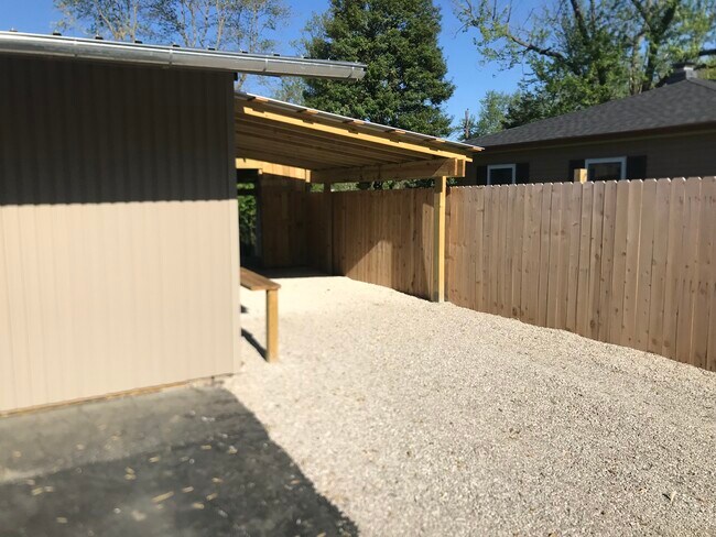 Building Photo - 3512 N Kingsley Dr