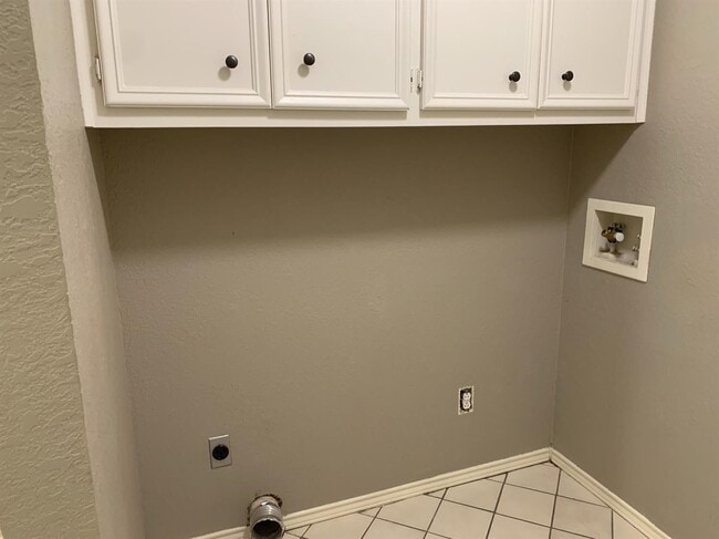 Building Photo - 8308 Raleigh Ave