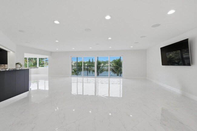 Foto del edificio - 877 NE 195th St