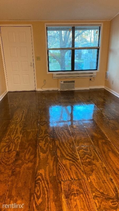 Building Photo - 1 br, 1 bath Apartment - 601 Springbrook Dr.