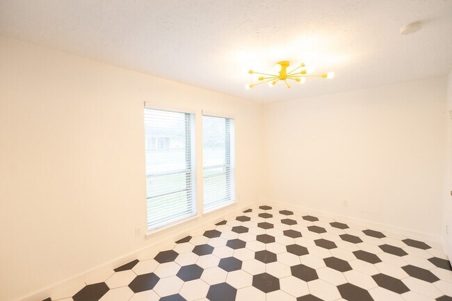 Building Photo - 1314 Frontier Ln