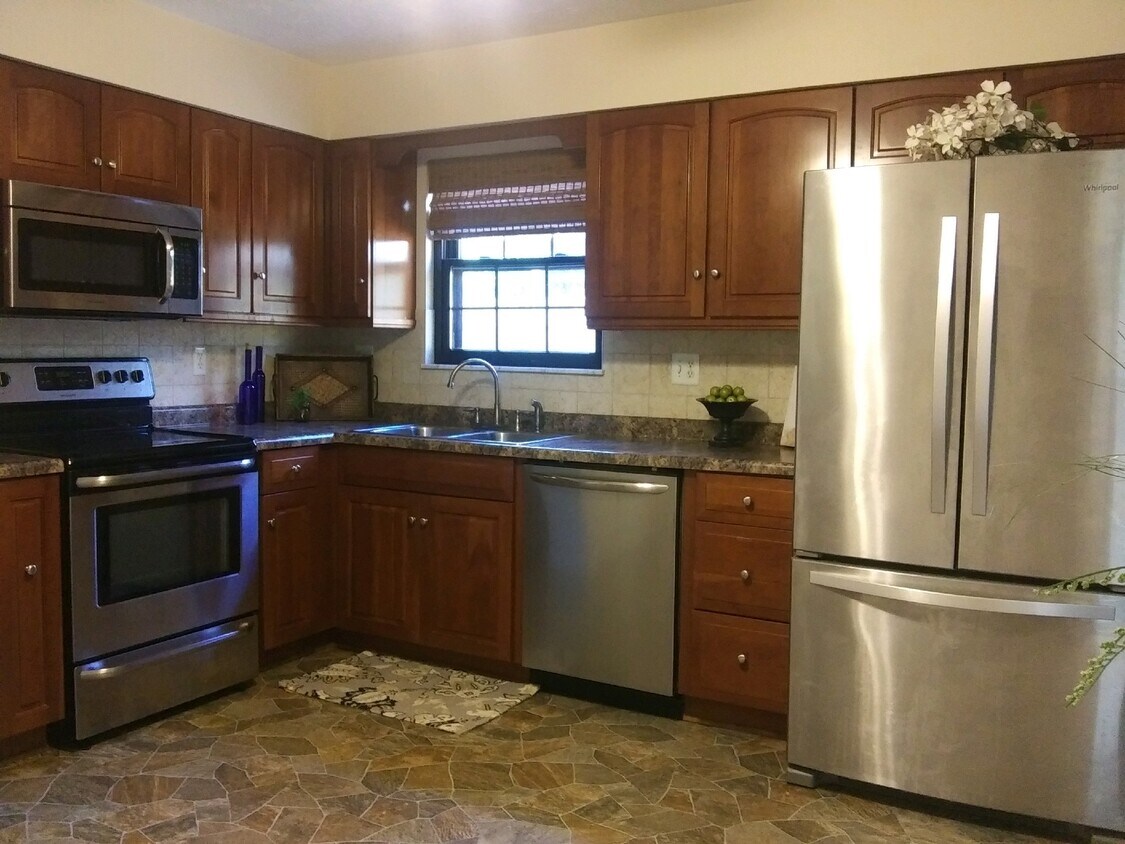 6599 Benjamin Franklin Dr Unit 6599, Englewood, OH 45322 Condo for Rent in Englewood, OH