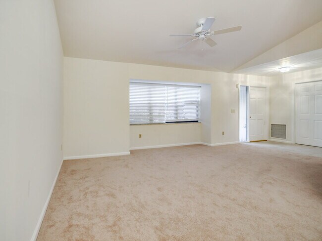 Foto del edificio - 14465 Larkspur Ln