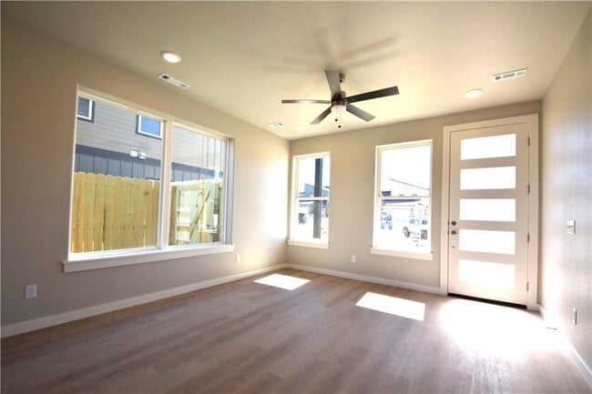 Building Photo - 1804 SW Casuarina Dr