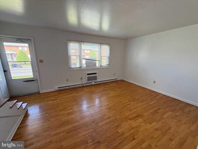 Foto del edificio - 2256 Roosevelt Blvd