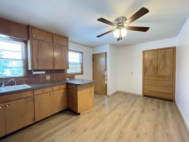 Building Photo - Remodeled Two Bedroom Home