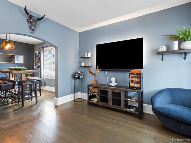 Building Photo - 23110 Carlisle Ave