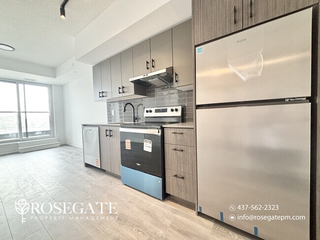 Photo du bâtiment - Modern 1+Den Condo with Balcony, Parking & Locker – Internet Included – Pet Friendly – Burlington