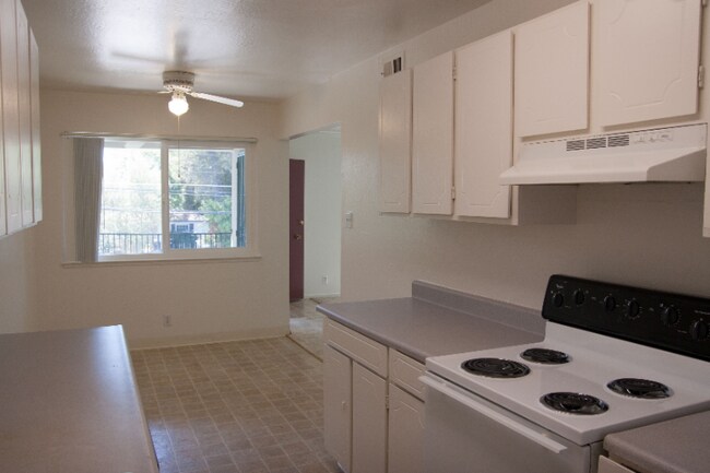 Foto del edificio - 7511 Sunset Ave