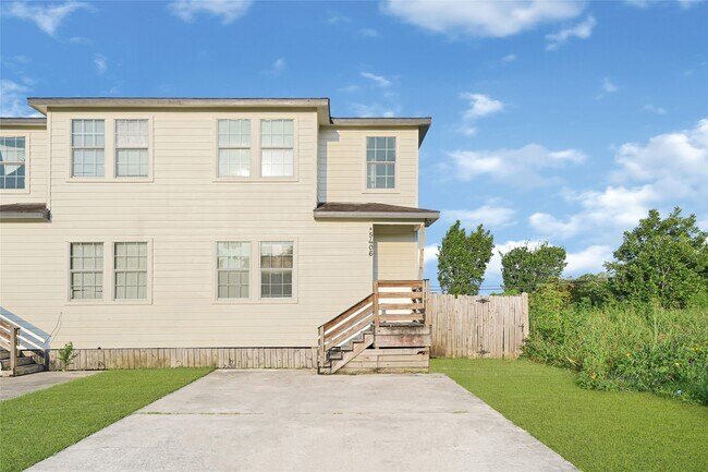 Foto del edificio - 5406 Peacock St