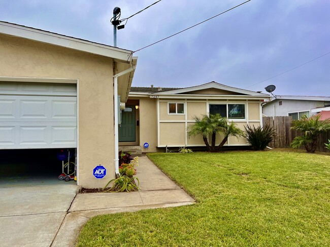 Foto del edificio - 7247 Eckstrom Ave