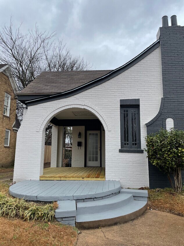 Primary Photo - 431 S College Ave