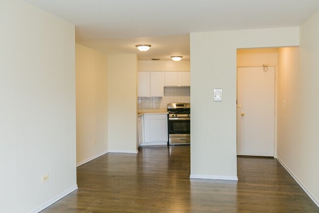 Building Photo - 525 W Deming Pl