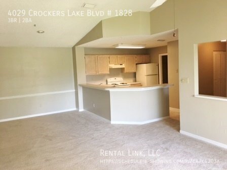 Foto del edificio - 4029 Crockers Lake Blvd