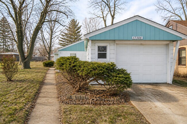 Foto del edificio - 17306 Holmes Ave