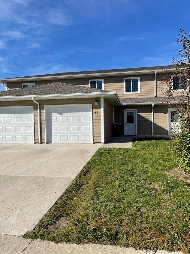 3300 Sunner Ave, Spirit Lake, IA 51360 Townhouse for Rent in Spirit