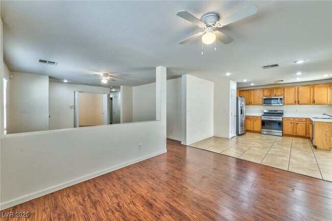 Foto del edificio - 358 Silverado Pines Ave