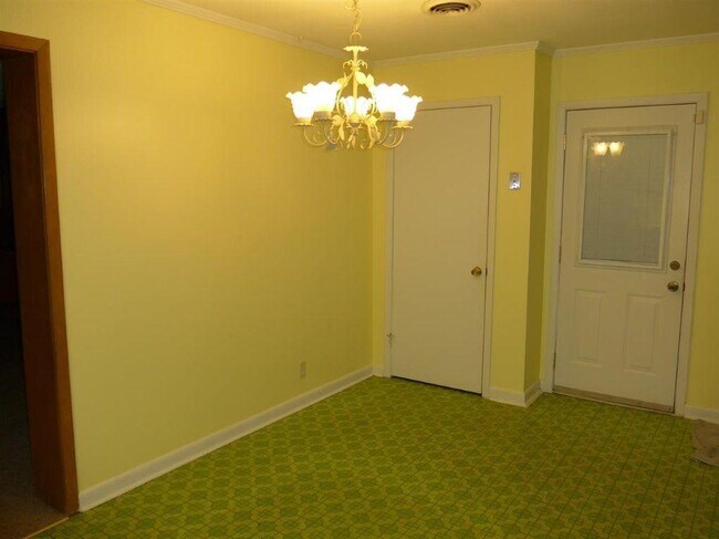 Building Photo - 2104 Parkside