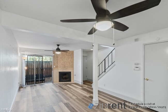Building Photo - 2 br, 1.5 bath Townhome - 5333 Park highla...