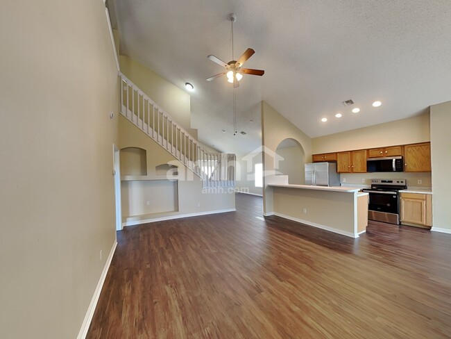 Building Photo - 375 Lancer Oak Dr