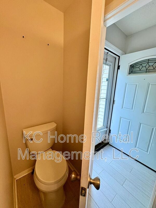 Building Photo - 8027 N Stoddard Ave