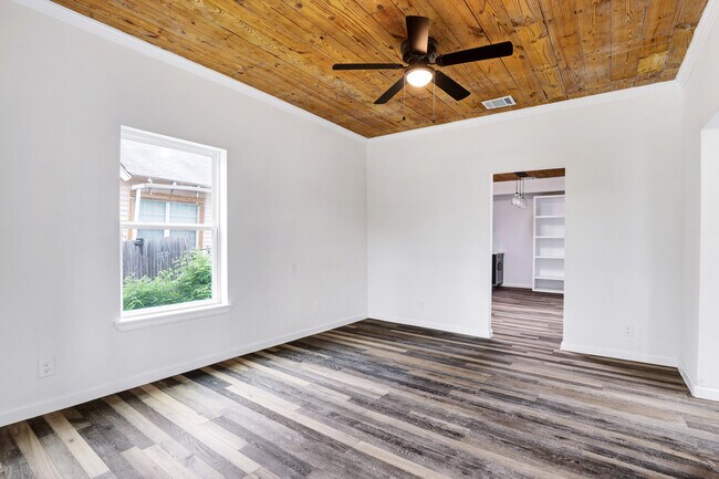 Building Photo - 511 W Ridgewood Ct