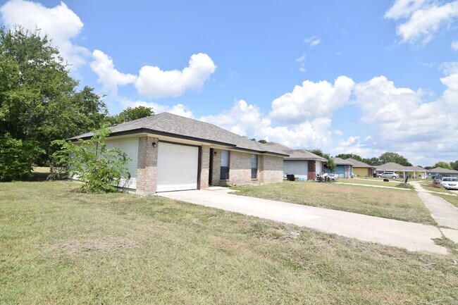 Building Photo - 2207 Jerome Dr