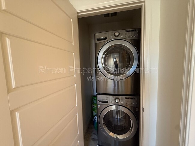 Building Photo - 360 S Saticoy Ave