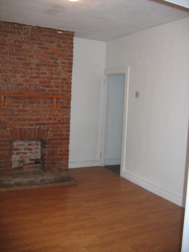 Building Photo - 70 Glenbury St